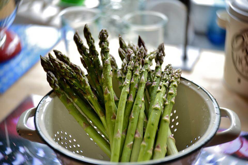Spargel in Schüssel