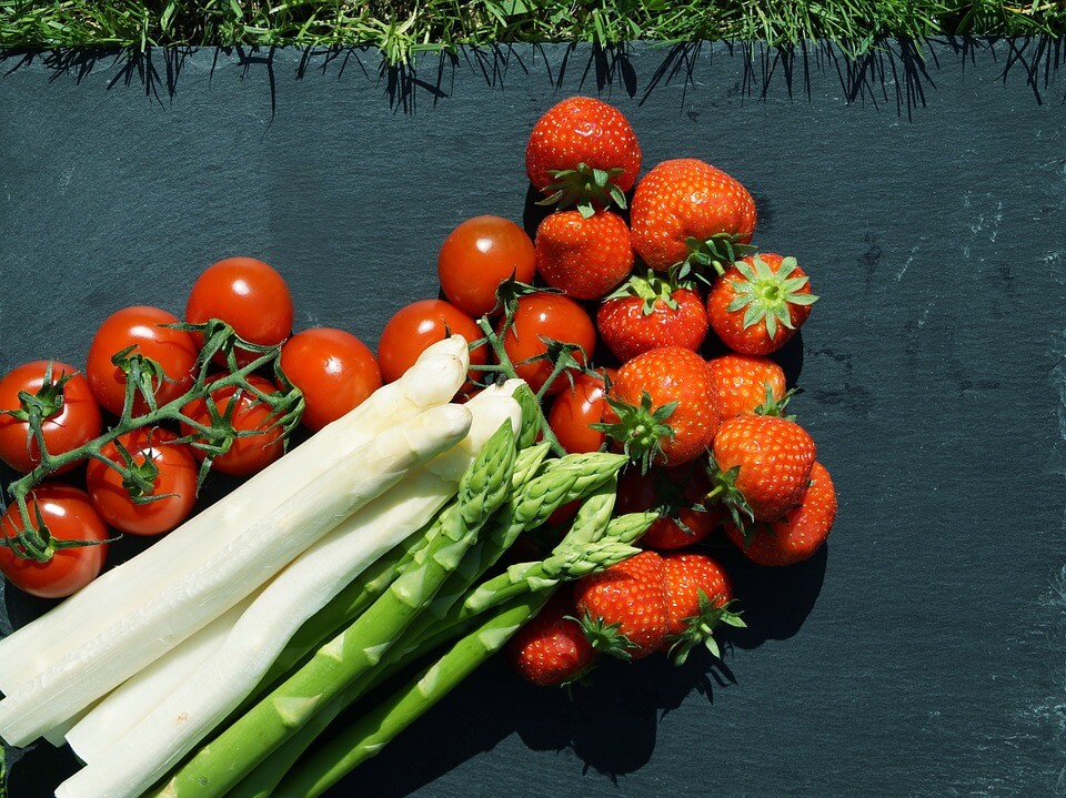 Spargel, Erdbeeren und Tomaten